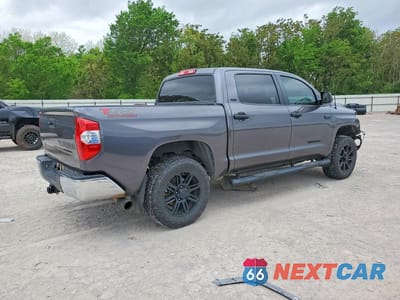 Trzecie zdjęcie samochodu z tyłu: 2018 TOYOTA TUNDRA SR5 VIN:5TFDW5F11JX775977 - miniatura
