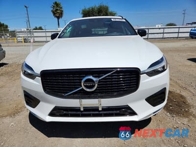 Piąte zdjęcie samochodu w środku: 2021 VOLVO XC60 T5 R-DESIGN VIN:YV4102RM0M1864243 - miniatura
