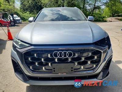 Piąte zdjęcie samochodu w środku: 2025 AUDI Q8 PROGRESSIV VIN:WA1DVBF16SD036442 - miniatura