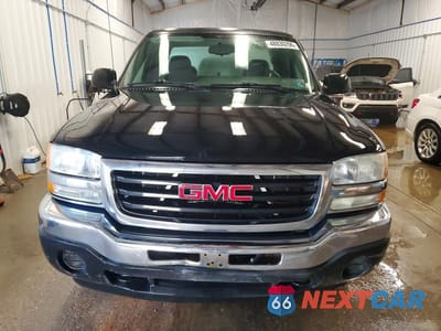 Piąte zdjęcie samochodu w środku: 2005 GMC SIERRA 1500 4WD VIN:1GTEK19B45E169829 - miniatura