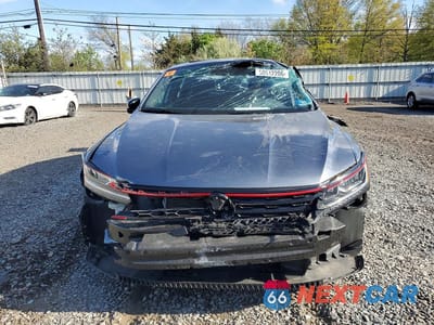 Piąte zdjęcie samochodu w środku: 2018 VOLKSWAGEN PASSAT GT VIN:1VWJM7A3XJC041047 - miniatura