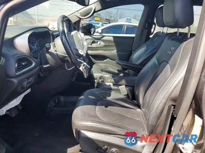 Zdjęcie 7 z 13 samochodu: 2019 CHRYSLER PACIFICA TOURING L VIN:2C4RC1BG6KR629155 - miniatura