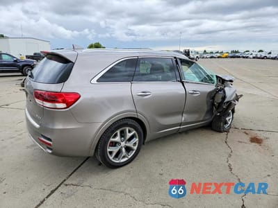 Trzecie zdjęcie samochodu z tyłu: 2016 KIA SORENTO SX V6 VIN:5XYPK4A51GG131601 - miniatura
