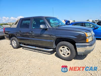 Czwarte zdjęcie samochodu z boku: 2004 CHEVROLET AVALANCHE C1500 VIN:3GNEC12T24G263027 - miniatura