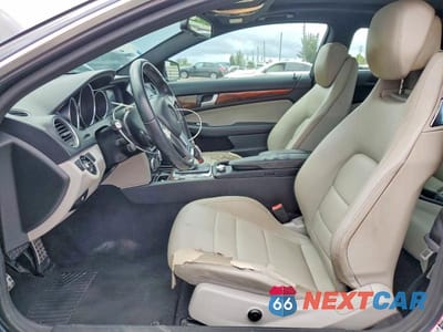Zdjęcie 7 z 13 samochodu: 2015 MERCEDES-BENZ C 250 VIN:WDDGJ4HB3FG357283 - miniatura