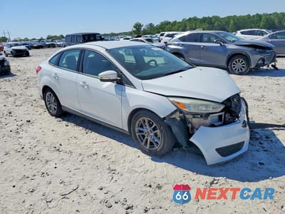 Czwarte zdjęcie samochodu z boku: 2017 FORD FOCUS SE VIN:1FADP3F24HL221138 - miniatura