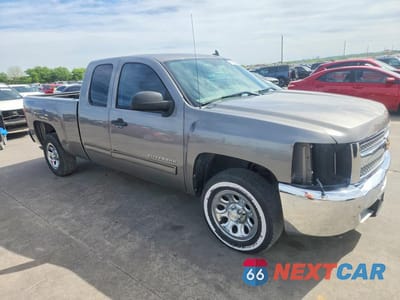 Czwarte zdjęcie samochodu z boku: 2013 CHEVROLET SILVERADO C1500 LT VIN:1GCRCSEA5DZ177561 - miniatura