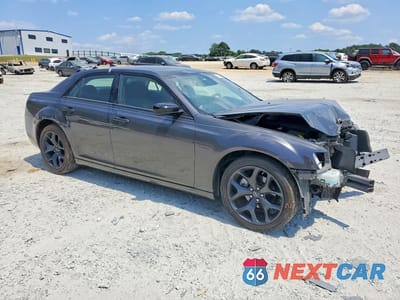 Czwarte zdjęcie samochodu z boku: 2022 CHRYSLER 300 TOURING VIN:2C3CCAAG3NH162931 - miniatura