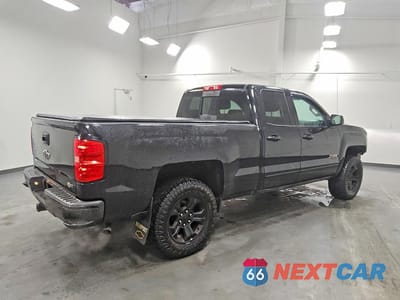 Trzecie zdjęcie samochodu z tyłu: 2016 CHEVROLET SILVERADO K1500 LT VIN:1GCVKREC0GZ300084 - miniatura