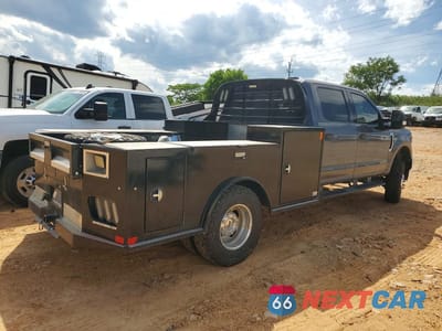 Trzecie zdjęcie samochodu z tyłu: 2022 FORD F350 SUPER DUTY VIN:1FD8W3HT1NEC55943 - miniatura