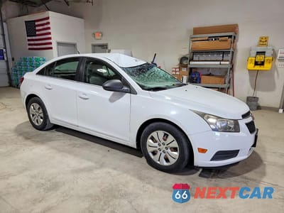 Czwarte zdjęcie samochodu z boku: 2012 CHEVROLET CRUZE LS VIN:1G1PC5SH1C7129777 - miniatura