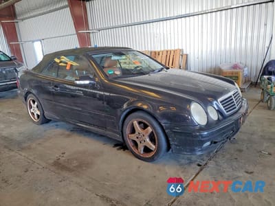 Czwarte zdjęcie samochodu z boku: 2003 MERCEDES-BENZ CLK 430 VIN:WDBLK70G53T133805 - miniatura