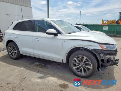 Czwarte zdjęcie samochodu z boku: 2023 AUDI Q5 PREMIUM PLUS 45 VIN:WA1EAAFY0P2086599 - miniatura