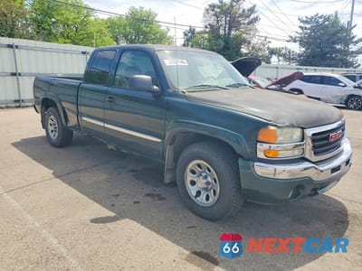 Czwarte zdjęcie samochodu z boku: 2003 GMC NEW SIERRA K1500 VIN:1GTEK19TX3E238111 - miniatura