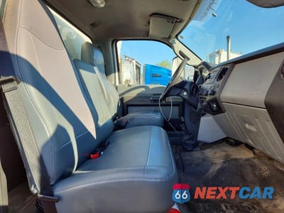 Piąte zdjęcie samochodu w środku: 2019 FORD F650 SUPER DUTY VIN:1FDNF6DC4KDF15036 - miniatura