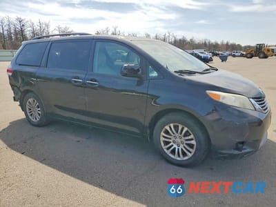 Czwarte zdjęcie samochodu z boku: 2013 TOYOTA SIENNA XLE 8-PASSENGER VIN:5TDYK3DC8DS370537 - miniatura