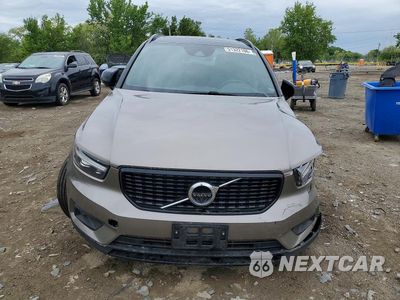 Piąte zdjęcie samochodu w środku: 2022 VOLVO XC40 T5 R-DESIGN VIN:YV4162UM1N2701215 - miniatura