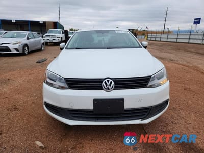 Piąte zdjęcie samochodu w środku: 2014 VOLKSWAGEN JETTA SE VIN:3VWD17AJ2EM424201 - miniatura