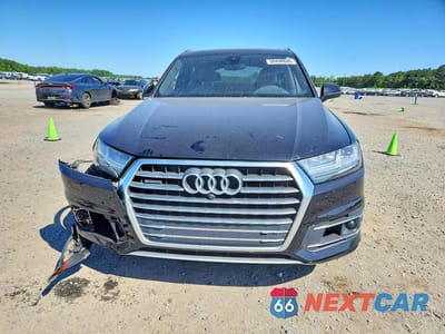Piąte zdjęcie samochodu w środku: 2017 AUDI Q7 PREMIUM PLUS VIN:WA1LAAF73HD051978 - miniatura