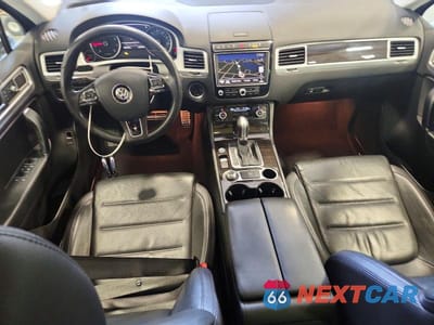 Zdjęcie 8 z 13 samochodu: 2017 VOLKSWAGEN TOUAREG EXECUTIVE VIN:WVGGF7BP0HD002279 - miniatura