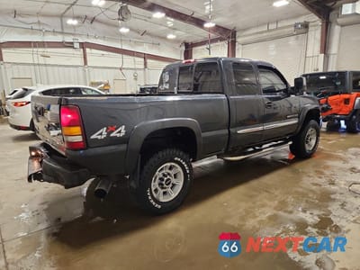 Trzecie zdjęcie samochodu z tyłu: 2003 GMC SIERRA K2500 HEAVY DUTY VIN:1GTHK29133E194714 - miniatura