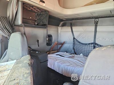 Zdjęcie 6 z 10 samochodu: 2020 FREIGHTLINER CASCADIA 126