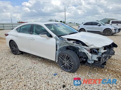 Czwarte zdjęcie samochodu z boku: 2024 LEXUS ES 350 BASE VIN:58ADZ1B17RU179344 - miniatura