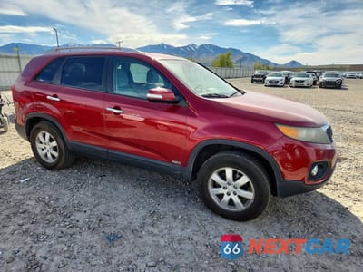 Czwarte zdjęcie samochodu z boku: 2011 KIA SORENTO LX VIN:5XYKTDA14BG083248 - miniatura