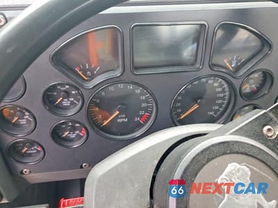 Zdjęcie 8 z 10 samochodu: 2017 MACK CXU612 SEMI TRUCK VIN:1M1AW01X8HM009337 - miniatura