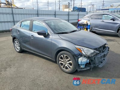 Czwarte zdjęcie samochodu z boku: 2017 TOYOTA YARIS IA BASE VIN:3MYDLBYV1HY177244 - miniatura