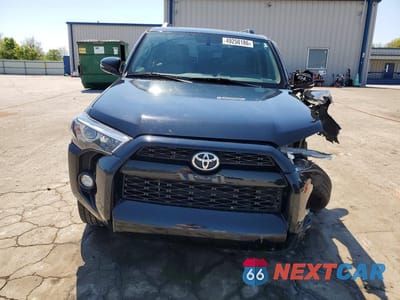 Piąte zdjęcie samochodu w środku: 2019 TOYOTA 4RUNNER SR5 PREMIUM VIN:JTEZU5JR4K5211855 - miniatura