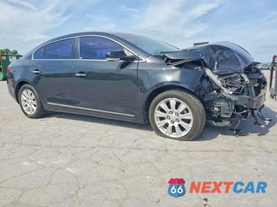 Czwarte zdjęcie samochodu z boku: 2013 BUICK LACROSSE VIN:1G4GC5ER1DF125212 - miniatura