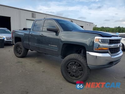 Czwarte zdjęcie samochodu z boku: 2019 CHEVROLET SILVERADO LD K1500 LT VIN:2GCVKPEC7K1148827 - miniatura