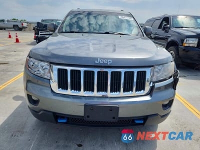 Piąte zdjęcie samochodu w środku: 2012 JEEP GRAND CHEROKEE LAREDO VIN:1C4RJFAGXCC332839 - miniatura