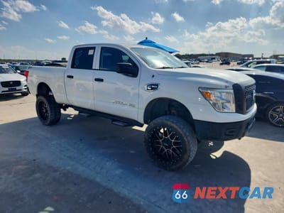 Czwarte zdjęcie samochodu z boku: 2017 NISSAN TITAN XD S VIN:1N6BA1F34HN547684 - miniatura