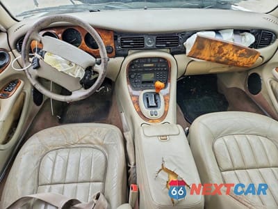 Zdjęcie 8 z 13 samochodu: 2001 JAGUAR XJ8 VIN:SAJDA14C61LF35041 - miniatura