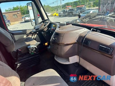 Piąte zdjęcie samochodu w środku: 2015 VOLVO VNL TRUCKS VIN:4V4NC9EG3FN190903 - miniatura