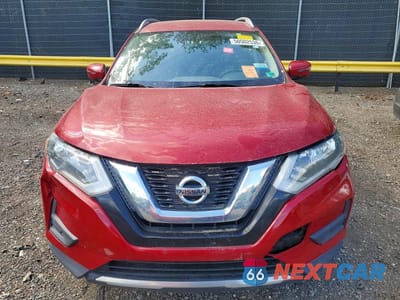 Piąte zdjęcie samochodu w środku: 2017 NISSAN ROGUE SV VIN:JN8AT2MV0HW265687 - miniatura