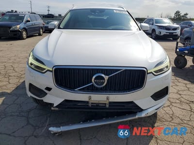 Piąte zdjęcie samochodu w środku: 2018 VOLVO XC60 T5 MOMENTUM VIN:YV4102RK3J1065096 - miniatura