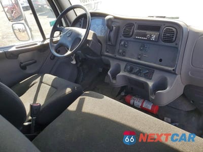 Zdjęcie 8 z 12 samochodu: 2020 FREIGHTLINER M2 106 MEDIUM DUTY VIN:1FVACVFA9LHLZ4603 - miniatura