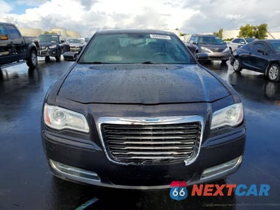Piąte zdjęcie samochodu w środku: 2013 CHRYSLER 300 VIN:2C3CCAAG1DH632209 - miniatura