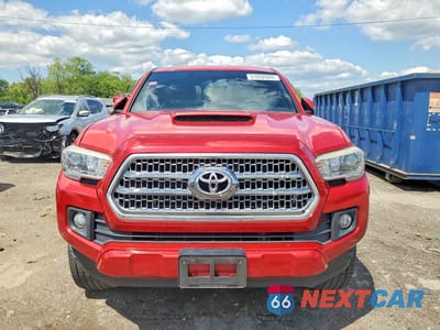 Piąte zdjęcie samochodu w środku: 2016 TOYOTA TACOMA TRD SPORT VIN:3TMCZ5AN5GM043735 - miniatura
