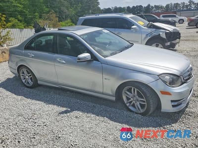 Czwarte zdjęcie samochodu z boku: 2012 MERCEDES-BENZ C 250 VIN:WDDGF4HBXCR210461 - miniatura