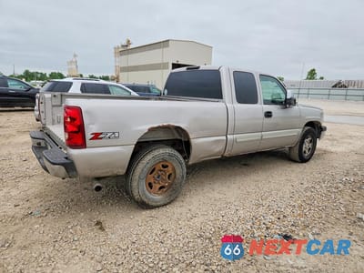 Trzecie zdjęcie samochodu z tyłu: 2004 CHEVROLET SILVERADO K1500 VIN:1GCEK19T84E306763 - miniatura
