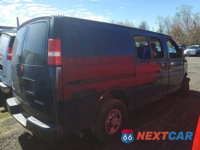 Trzecie zdjęcie samochodu z tyłu: 2006 CHEVROLET EXPRESS 2500 UTILITY / SERVICE VAN VIN:1GCGG25V261163827 - miniatura