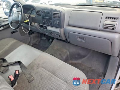 Zdjęcie 8 z 11 samochodu: 2006 FORD F250 SUPER DUTY VIN:1FTNF20516ED32195 - miniatura