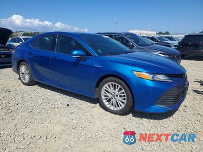Czwarte zdjęcie samochodu z boku: 2020 TOYOTA CAMRY XLE VIN:4T1F31AK6LU013030 - miniatura