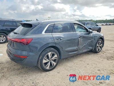 Trzecie zdjęcie samochodu z tyłu: 2024 AUDI Q8 E-TRON PREMIUM VIN:WA14AAGE9RB061140 - miniatura