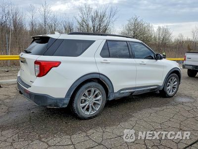 Trzecie zdjęcie samochodu z tyłu: 2021 FORD EXPLORER XLT VIN:1FMSK8DH4MGA80588 - miniatura