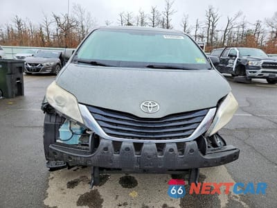Piąte zdjęcie samochodu w środku: 2013 TOYOTA SIENNA LE 8-PASSENGER VIN:5TDKK3DC6DS325912 - miniatura